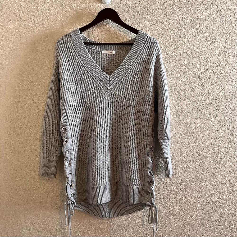 Rag & Bone Jean Extra Fine Merino Wool V-Neck Gray Lace Up Sweater Size Small